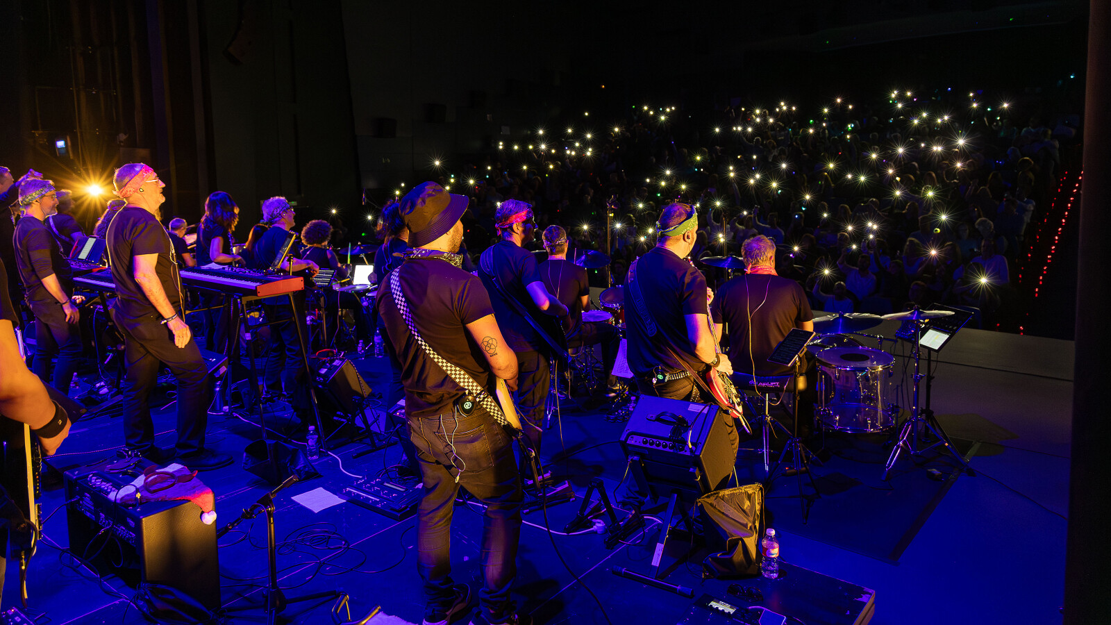 Rockeros Solidarios llena el Teatro MIRA en un concierto benéfico por ‘La Casa Aladina’