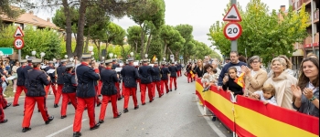 el-homenaje-a-la-bandera-de-espana-en-pozuelo-reune-a-cientos-de-vecinos