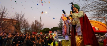 los-reyes-magos-recorrieron-pozuelo-de-alarcon-en-una-multitudinaria-cabalgata