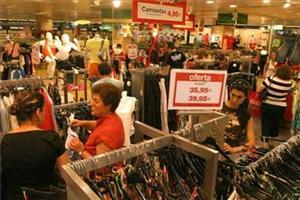 Este año las rebajas más fuertes de los centros comerciales serán en perfumería, ropa y electrónica