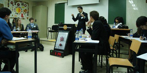 Alumnos y profesores de Pozuelo, en el Torneo Intermunicipal de Debate