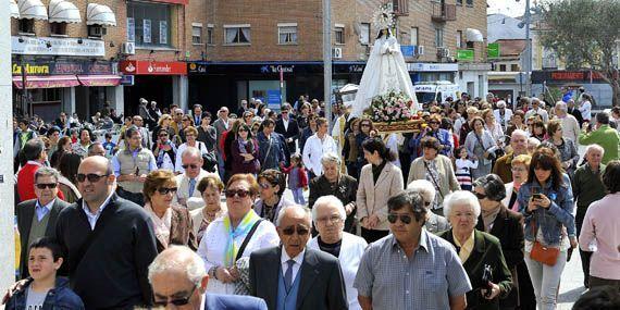 Pozuelo cierra su Semana Santa con la "Tirada de Aleluyas"