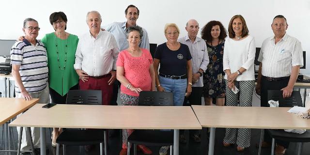 La alcaldesa visita a los alumnos de los talleres del Centro Municipal de Mayores