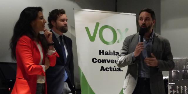 Más de 100 personas acudieron al mitin de Santiago Abascal en Pozuelo