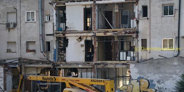 El Ayuntamiento traslada a los vecinos el informe técnico que propone demoler el edificio