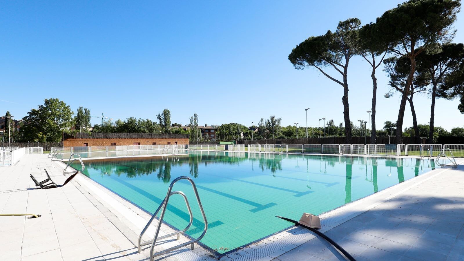 La piscina de verano del polideportivo Carlos Ruiz abre sus puertas