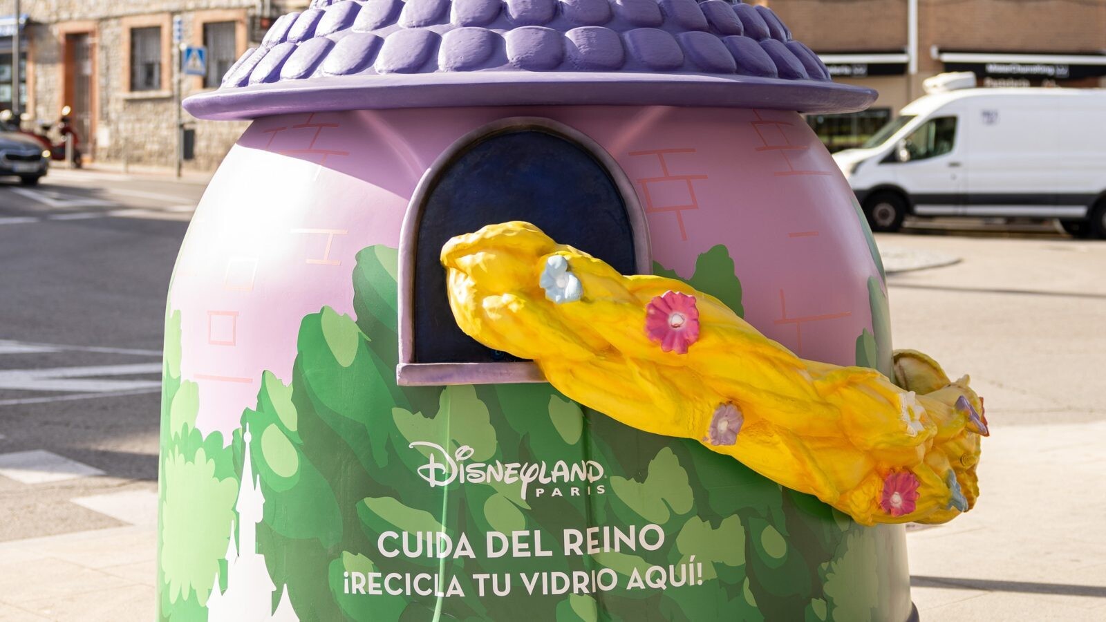 Iglús de vidrio de Simba, Pinocho y Rapunzel para fomentar el reciclaje en Pozuelo