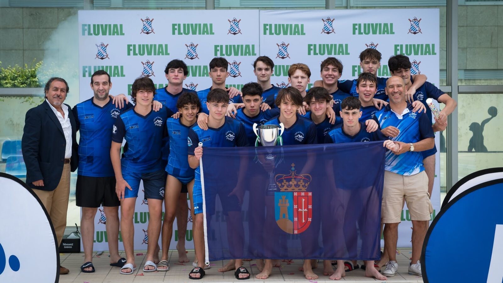 El equipo juvenil de waterpolo del Club Natación Pozuelo ascienden de categoría tras una gran temporada