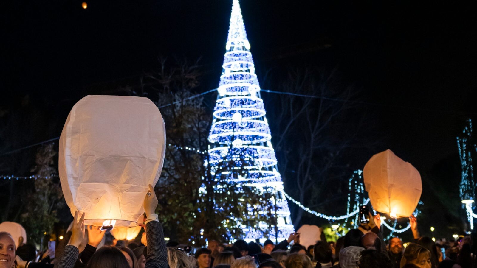 Pozuelo da la bienvenida a la Navidad con el tradicional encendido de luces