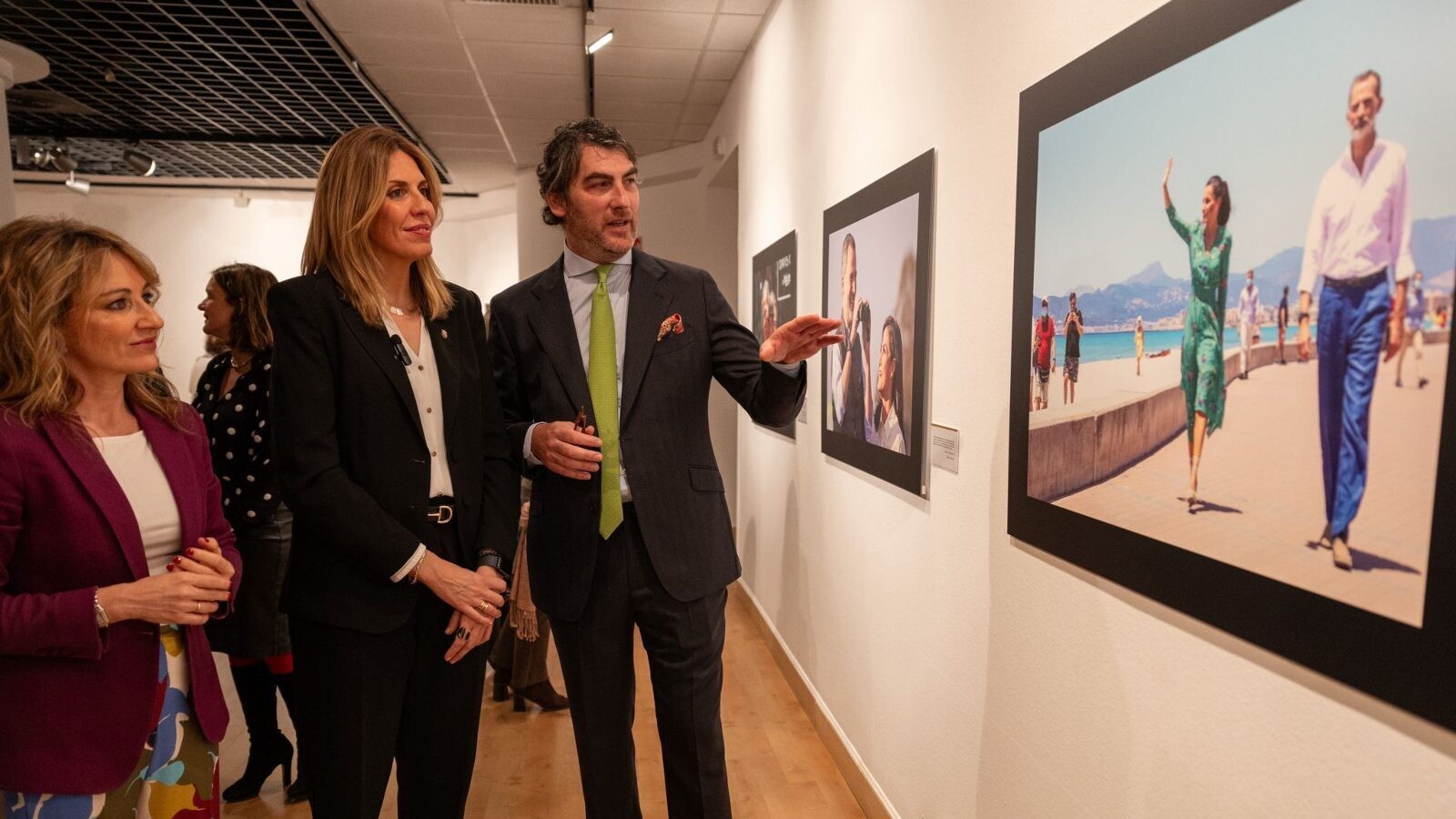 Pozuelo de Alarcón homenajea la primera década de reinado de Felipe VI con una exposición fotográfica