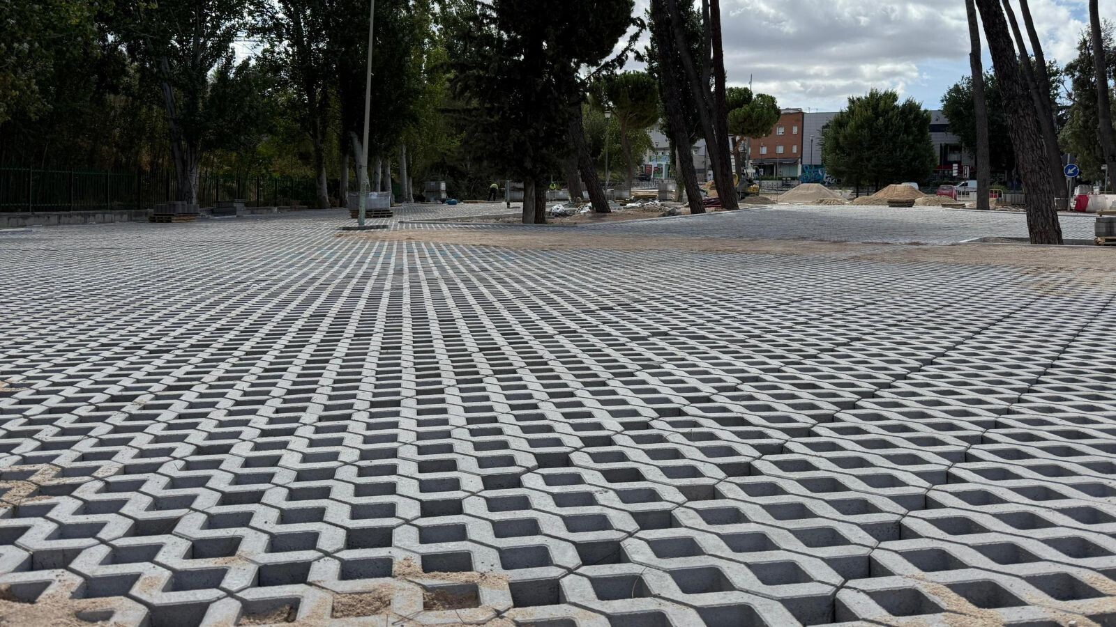 Vecinos de Pozuelo denuncian una caza de multas navideña y la falta de aparcamiento por las carpas festivas