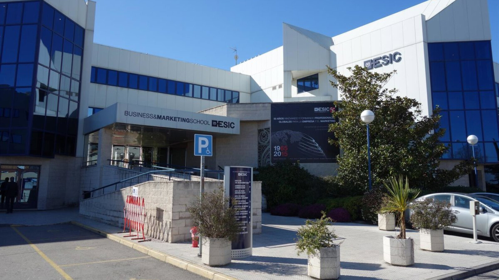 Los jóvenes de Pozuelo ya pueden solicitar becas para estudiar en universidades de la Comunidad de Madrid