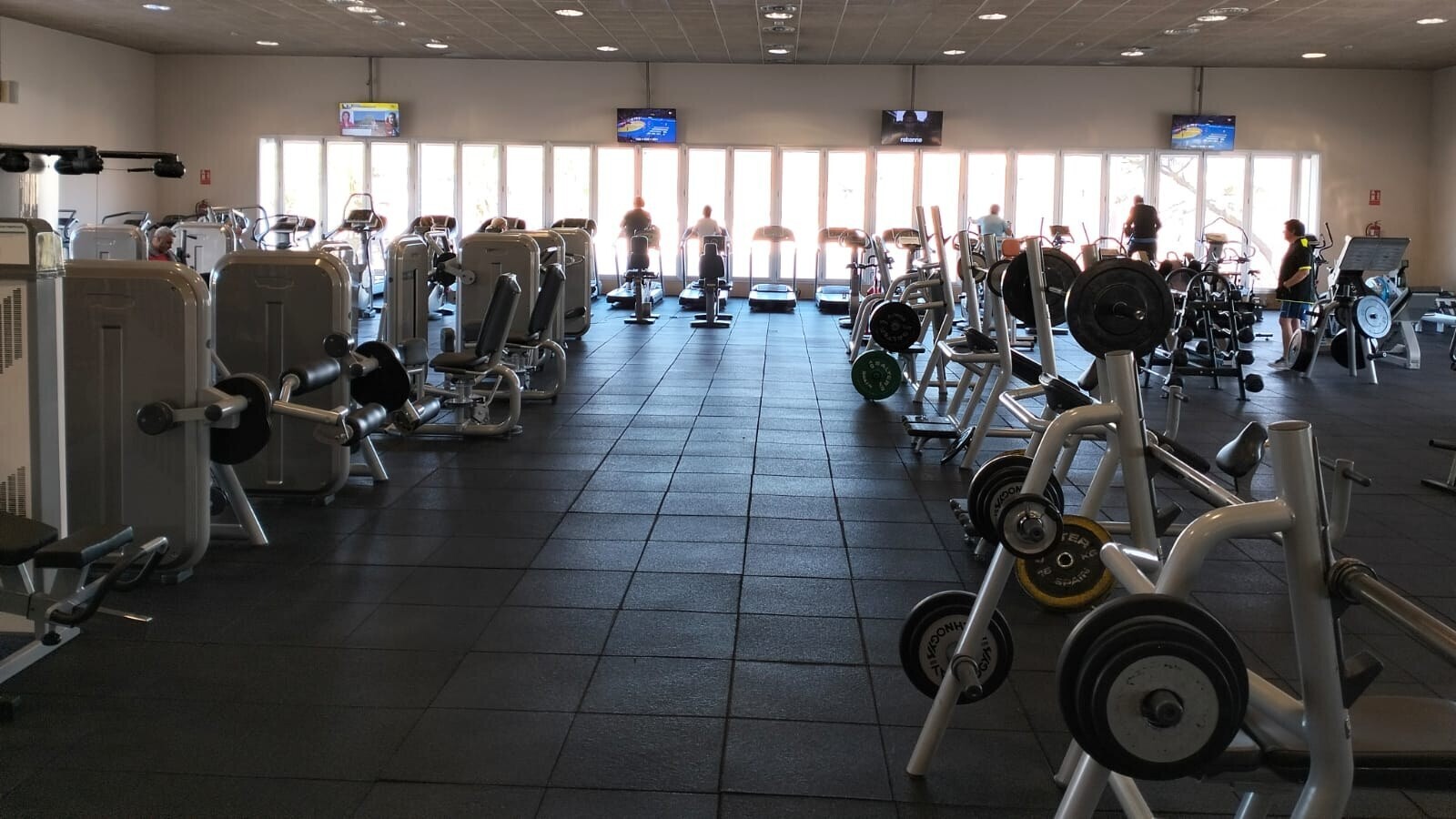 El Polideportivo Carlos Ruiz adelanta a las 7:30 la apertura de su sala fitness