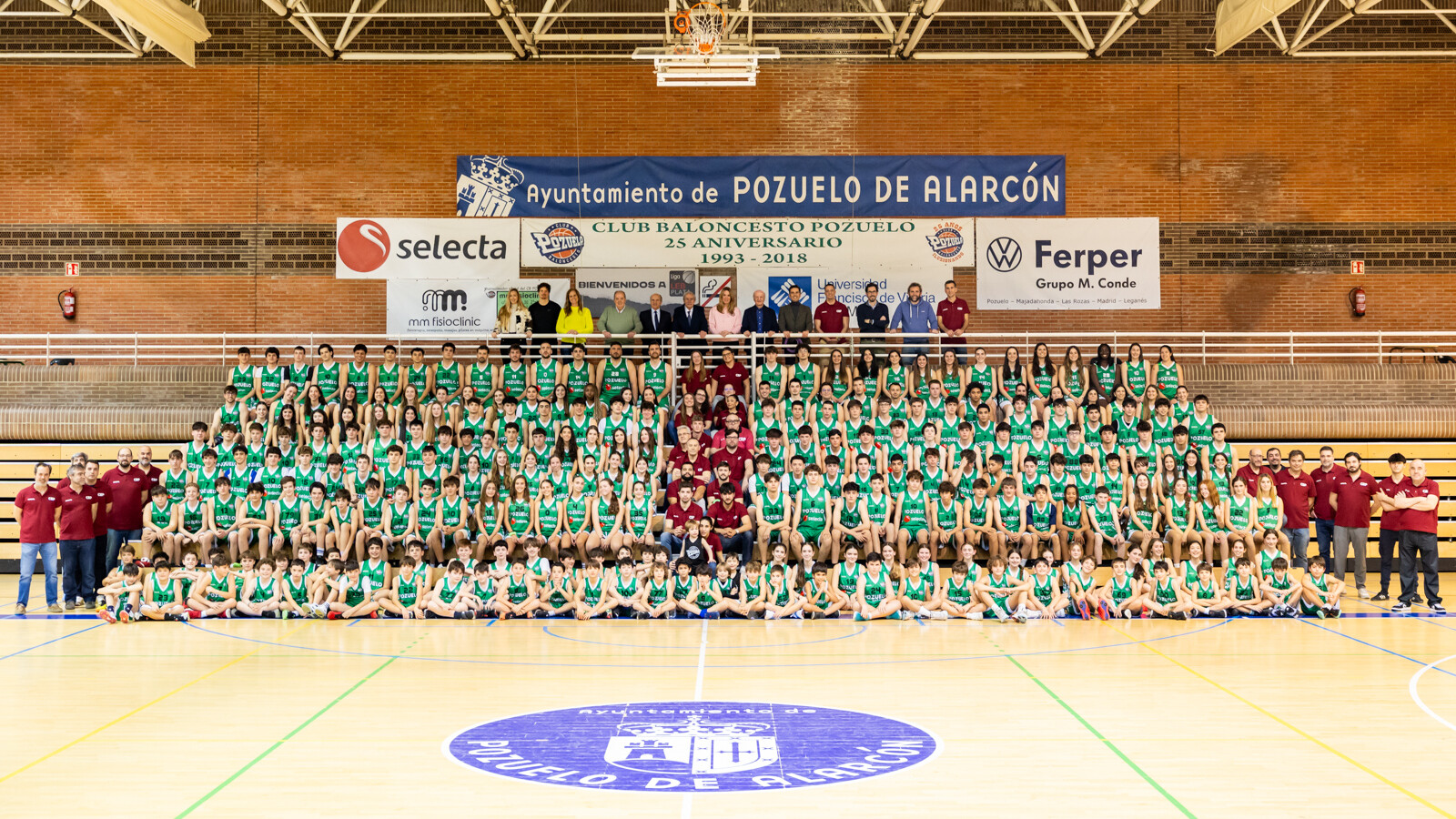 El Club Baloncesto Pozuelo reúne a casi 350 jugadores en su presentación anual en El Torreón