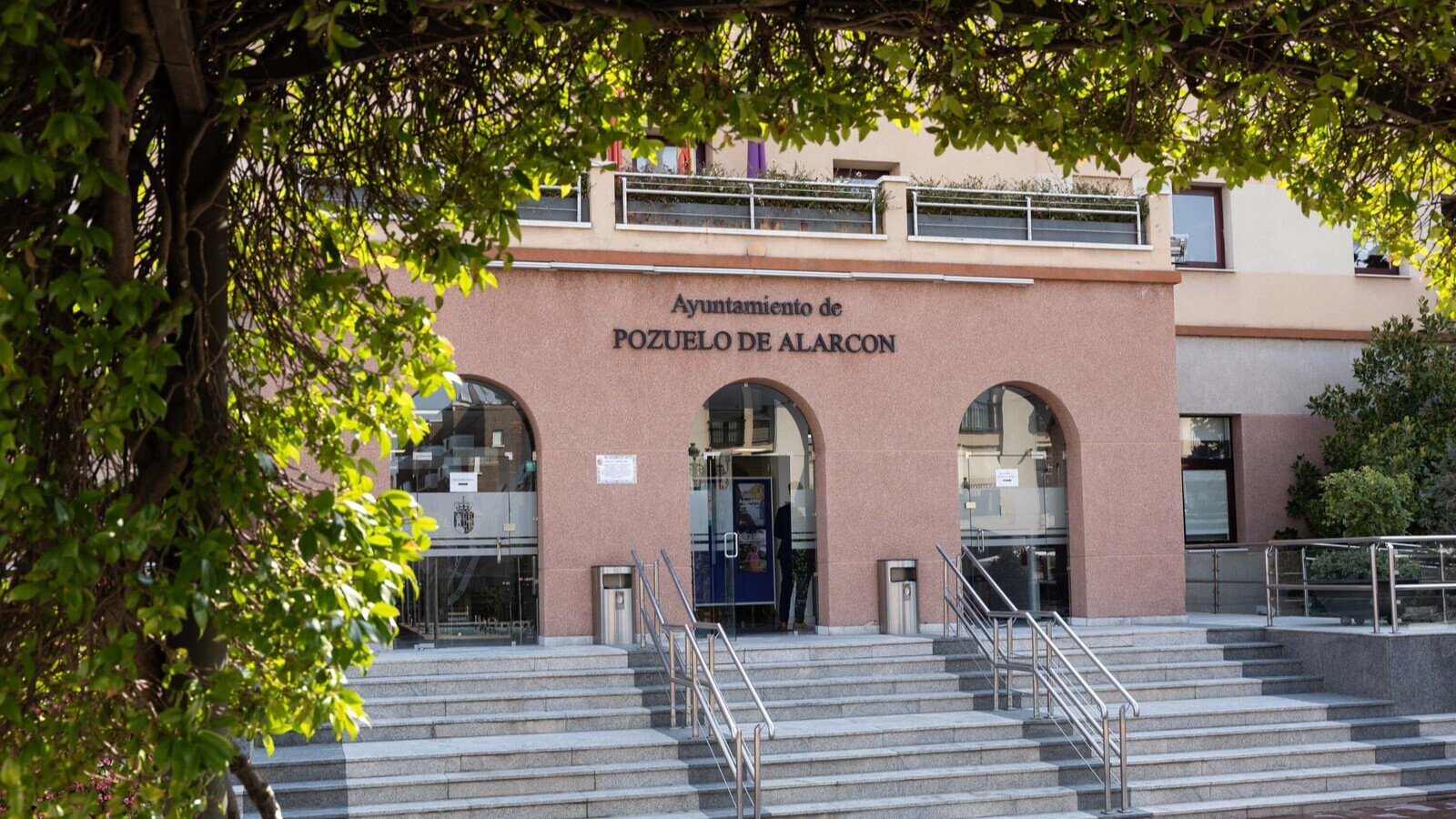 El PSOE abre un punto de información sobre la regularización y el Ayuntamiento rechaza la iniciativa por “dar apariencia de oficialidad”