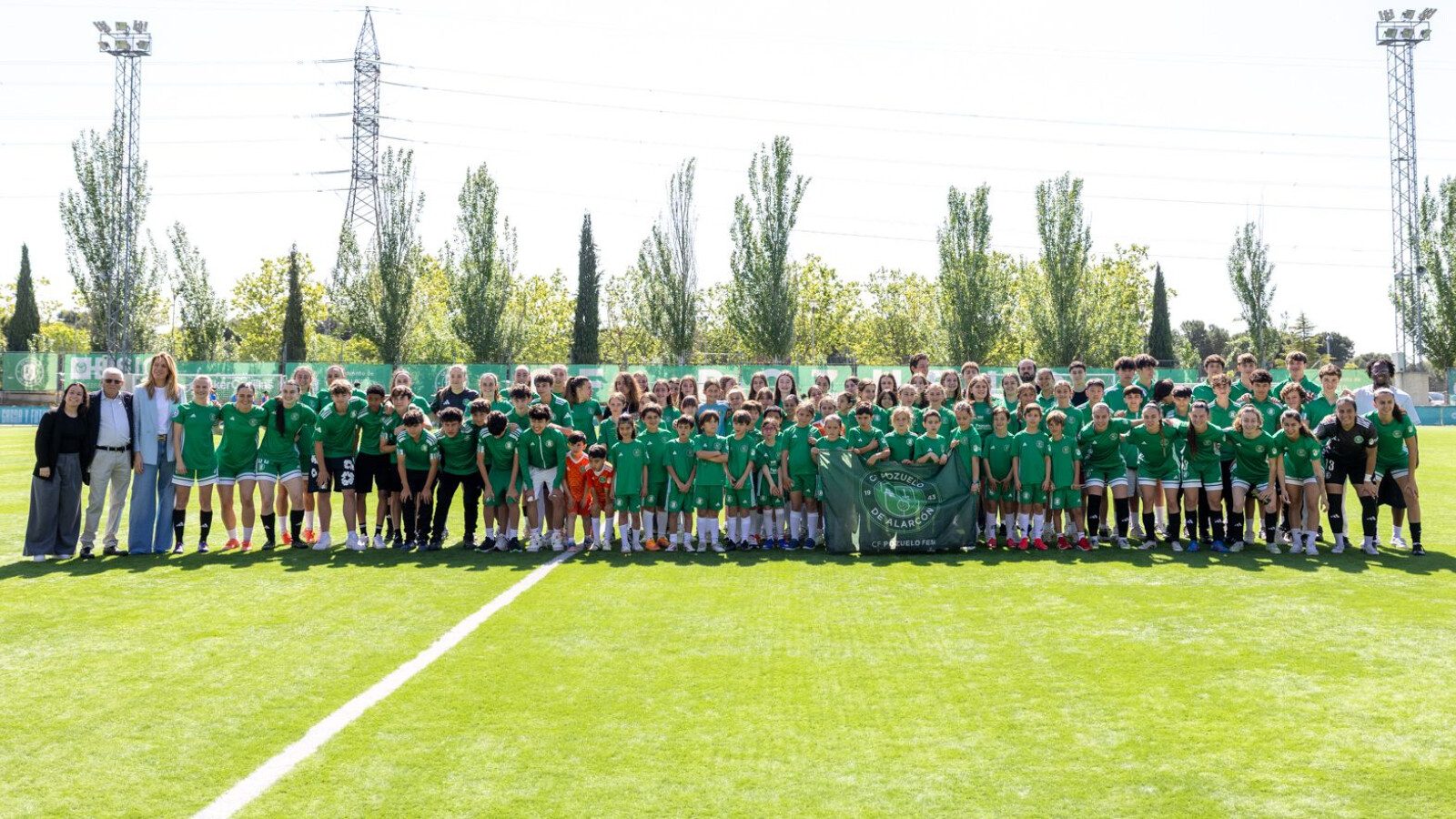 El CF Pozuelo Femenino homenajea a su capitana Chantal Rose por sus 16 años en el equipo