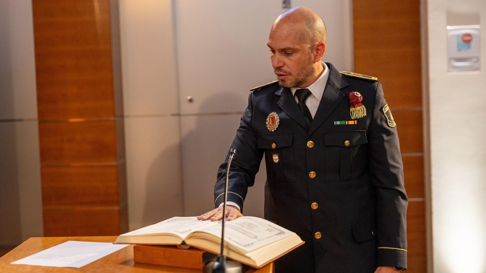 Castillo Hernández toma posesión como comisario jefe