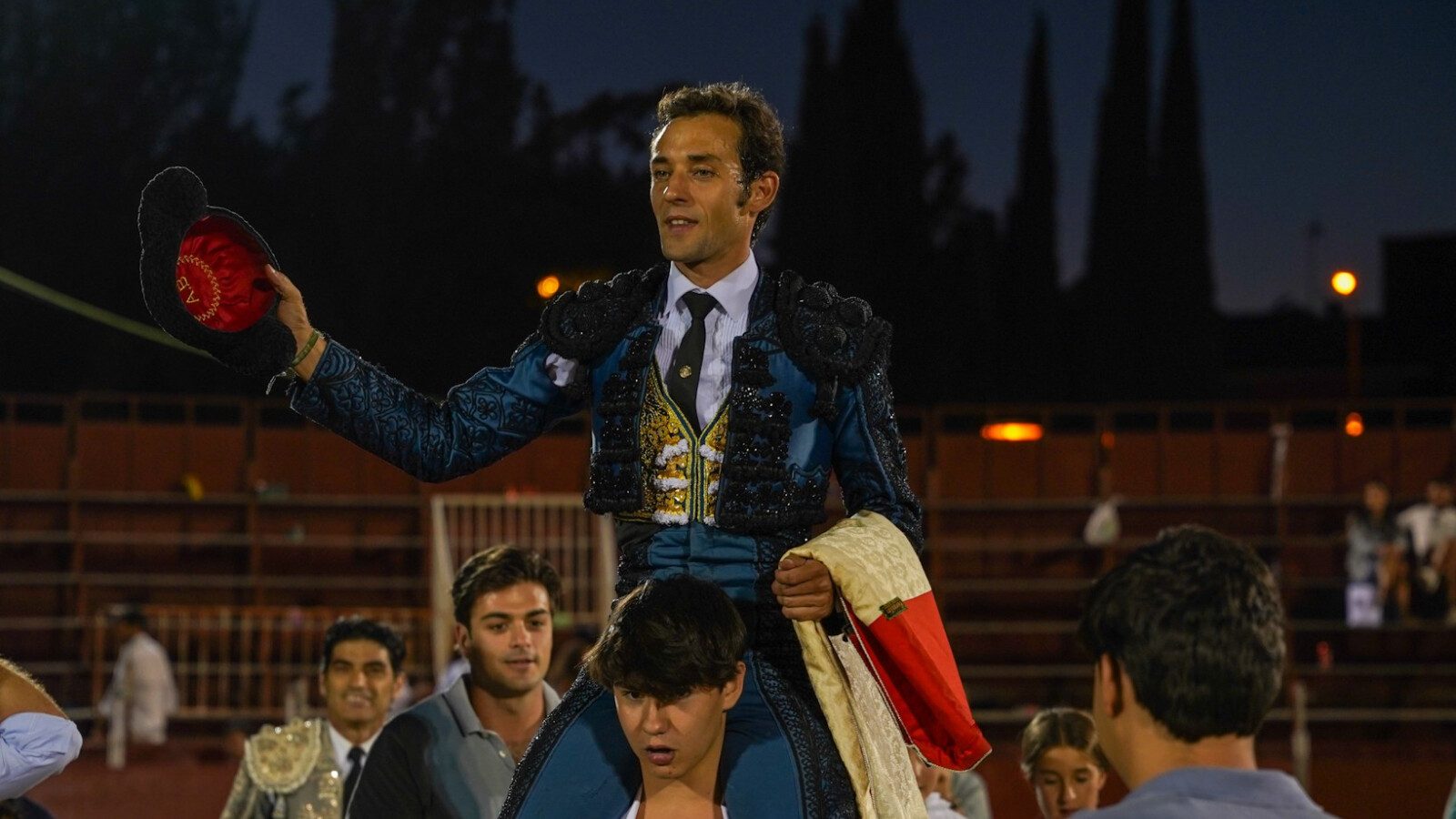 El diestro pozuelero Álvaro Burdiel sale a hombros en las fiestas patronales